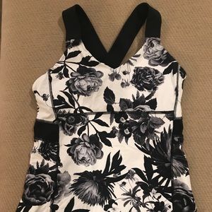 Lululemon yoga top